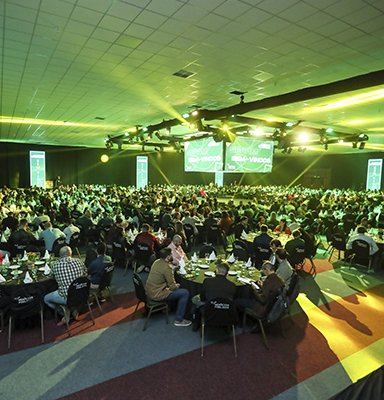 Plenária de evento do Instituto Negócios Públicos